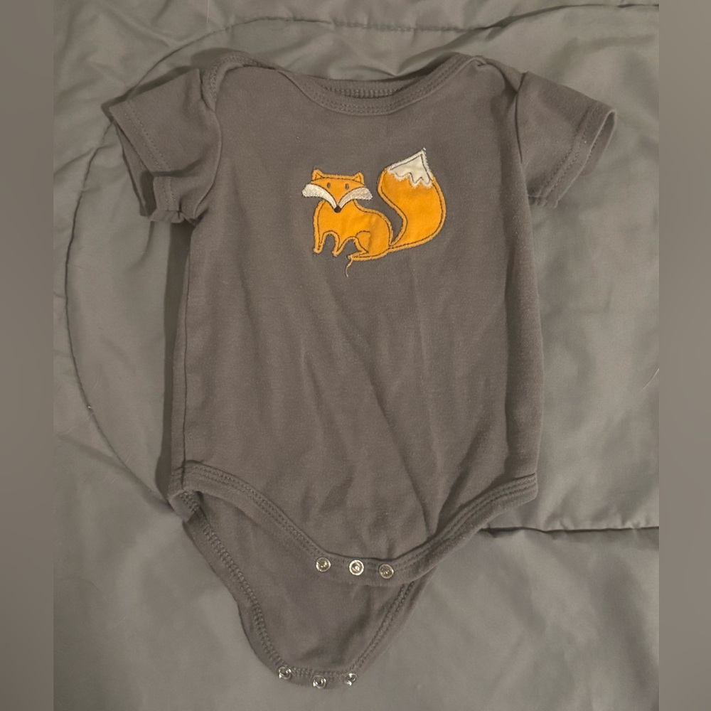 Great Condition! 3-6 Month Baby Onesies - Picture 6 of 9